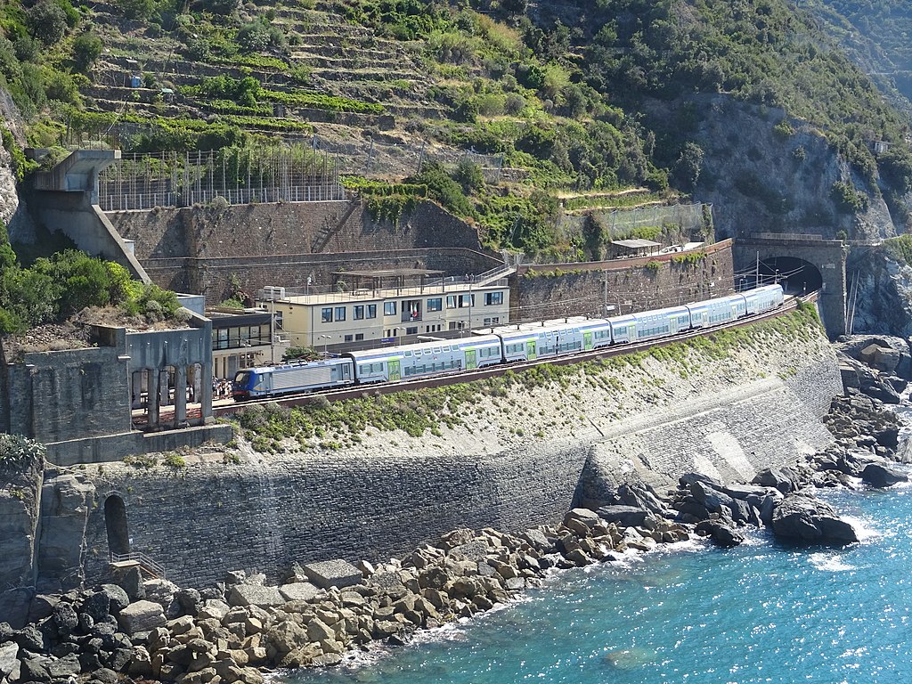 Vivalto-cinque-terre-express-manarola